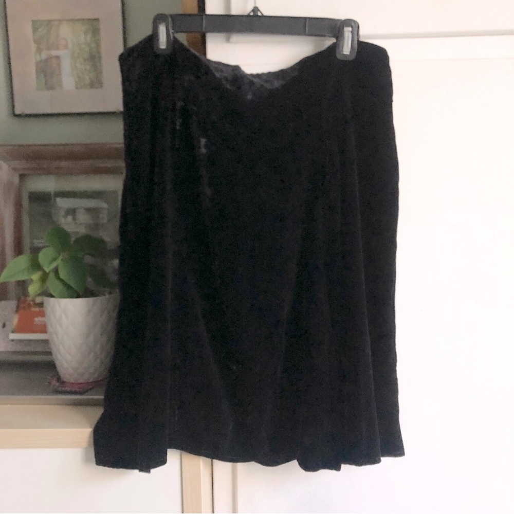 Nanette Lepore knee Skirt Black Velour Silk blend a-Line w. wedge inset sz 12